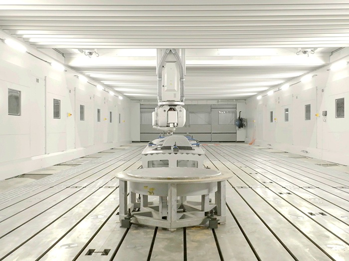 5-Axis Simultaneous Gantry CNC High-Speed Machining Center: 20.5m*6.5m*2.5m  