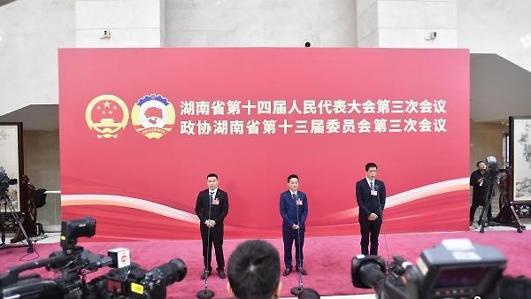 From 'Satellite Factories' to AI: Representatives' Channel at Hunan Two Sessions Highlights Sci-Tech Innovation
